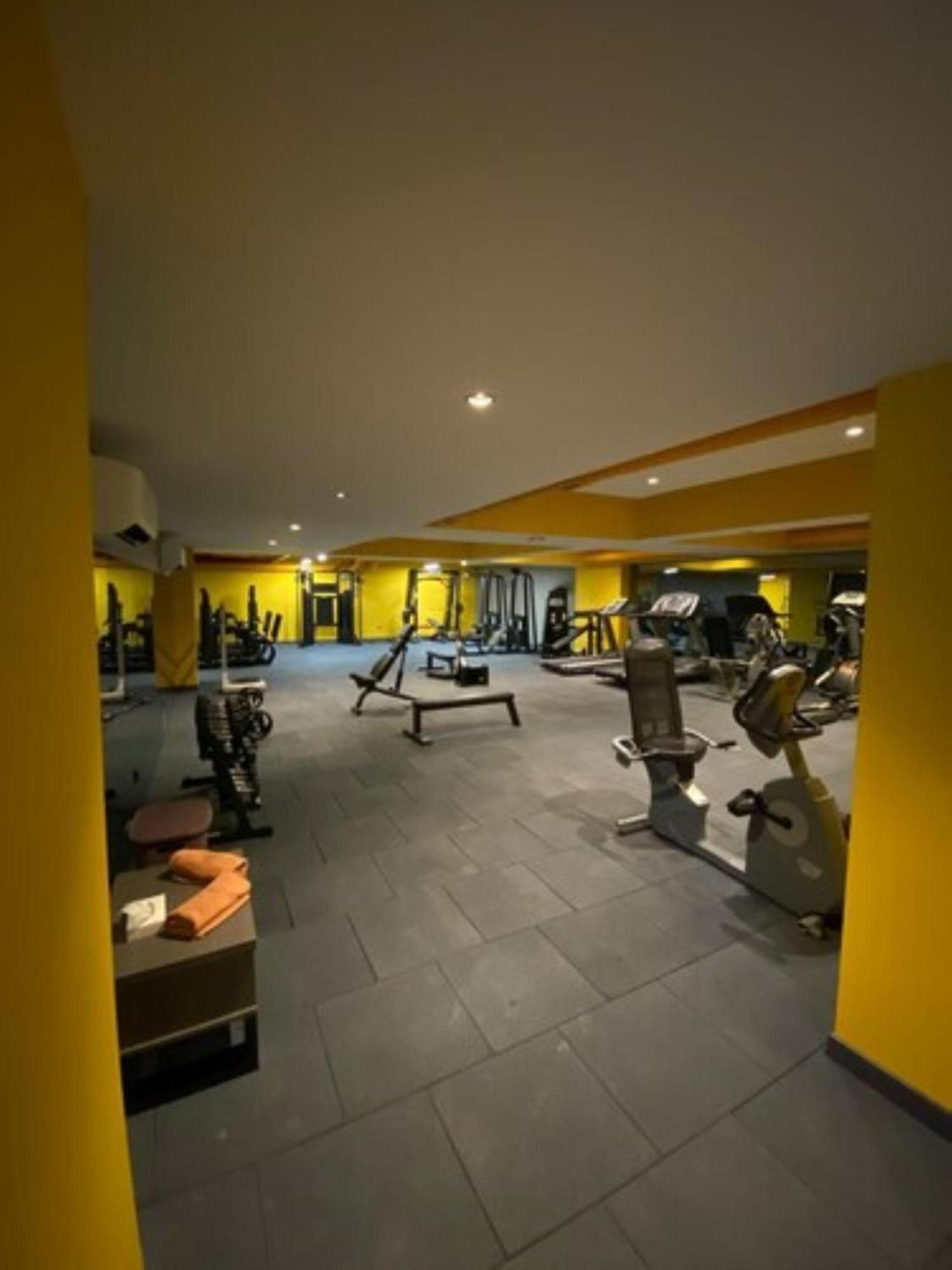 Days Inn & Suites By Wyndham Esenyurt อิสตันบูล ภายนอก รูปภาพ