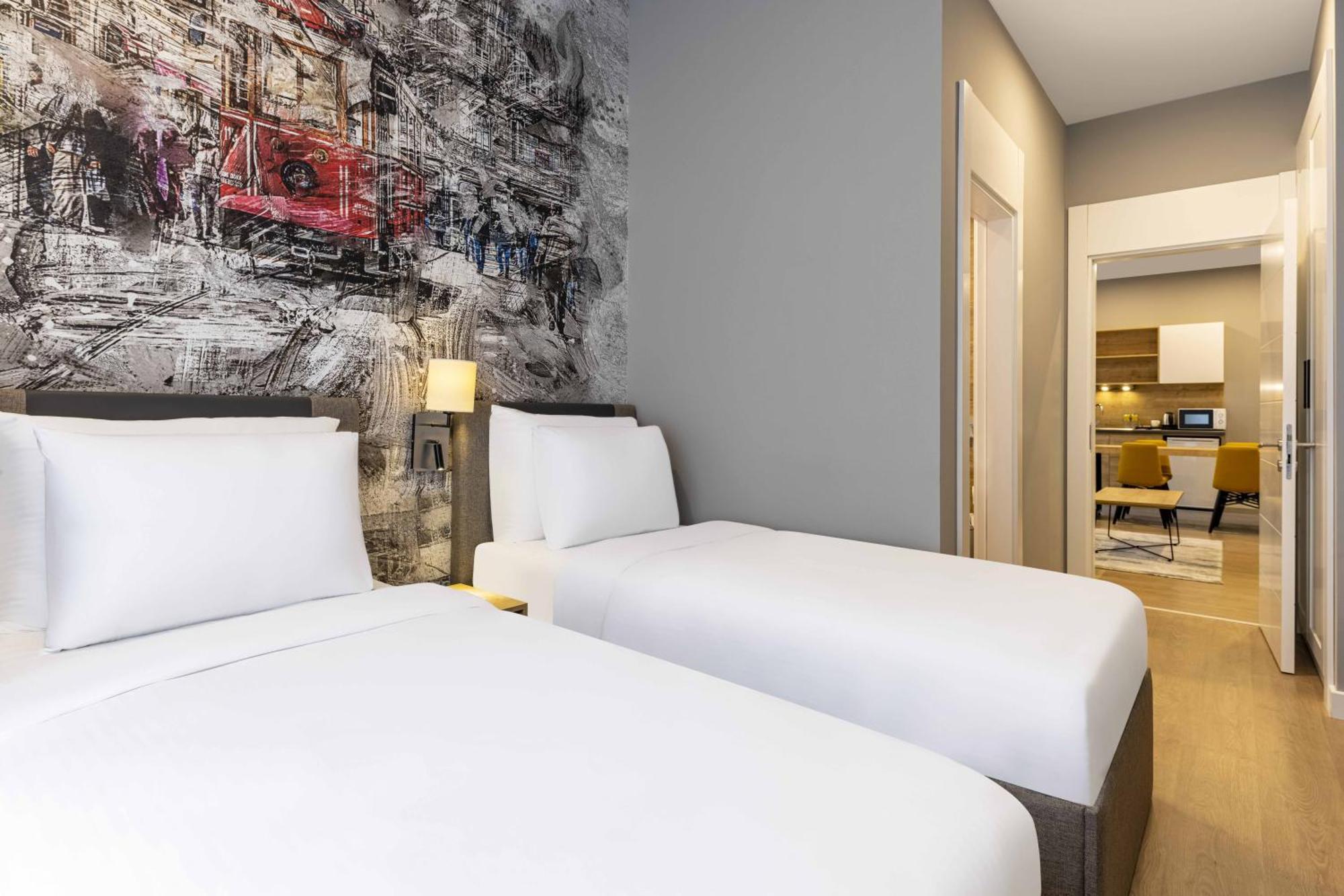 Days Inn & Suites By Wyndham Esenyurt อิสตันบูล ภายนอก รูปภาพ