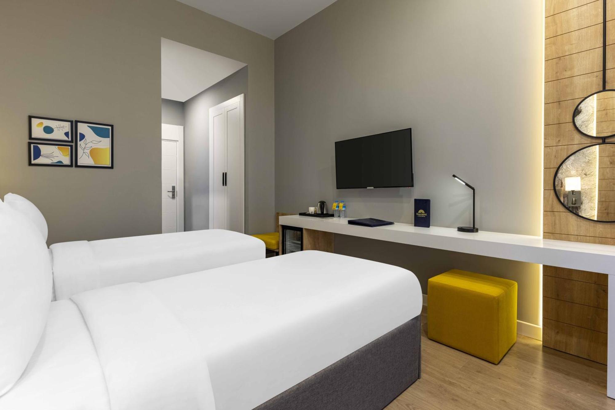 Days Inn & Suites By Wyndham Esenyurt อิสตันบูล ภายนอก รูปภาพ