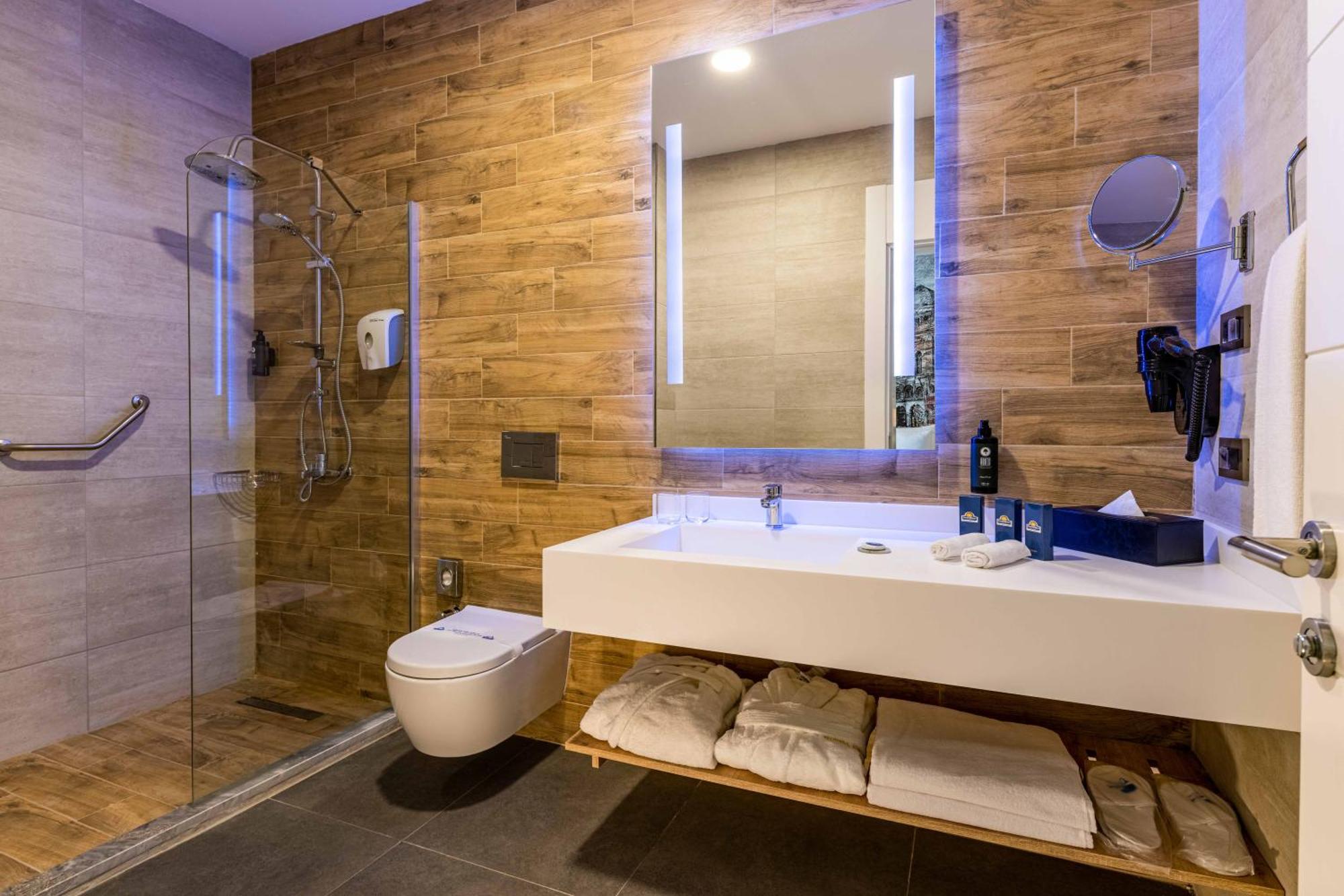 Days Inn & Suites By Wyndham Esenyurt อิสตันบูล ภายนอก รูปภาพ