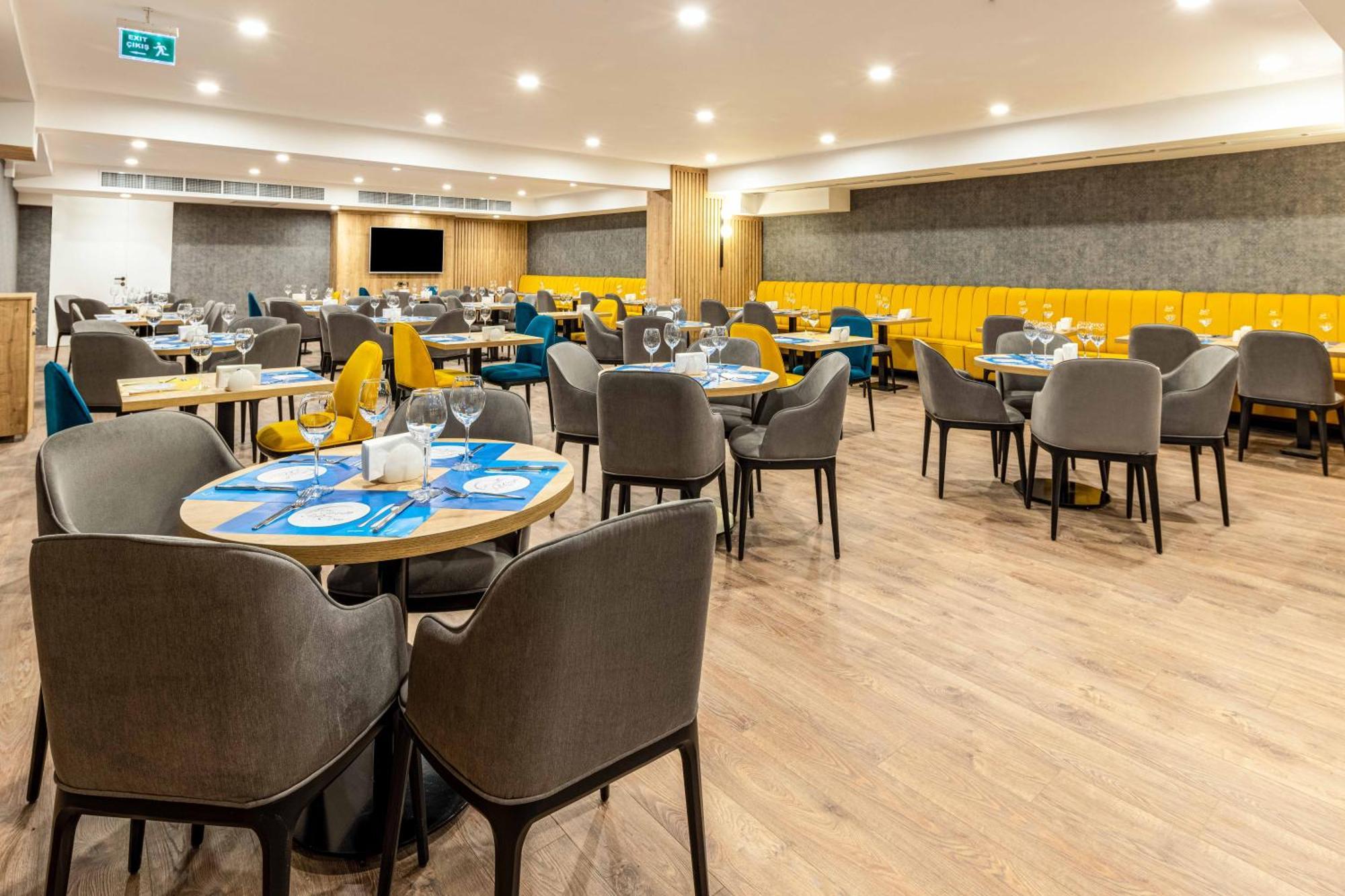 Days Inn & Suites By Wyndham Esenyurt อิสตันบูล ภายนอก รูปภาพ